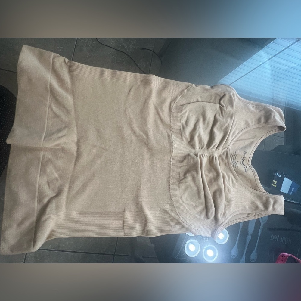Beige Sleeveless Top
Caja 8 - Picture 1 of 2